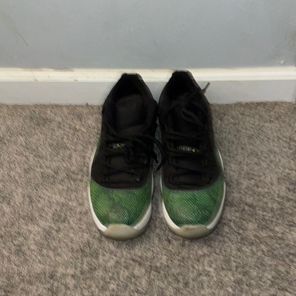 Jordan 11 low snakeskin